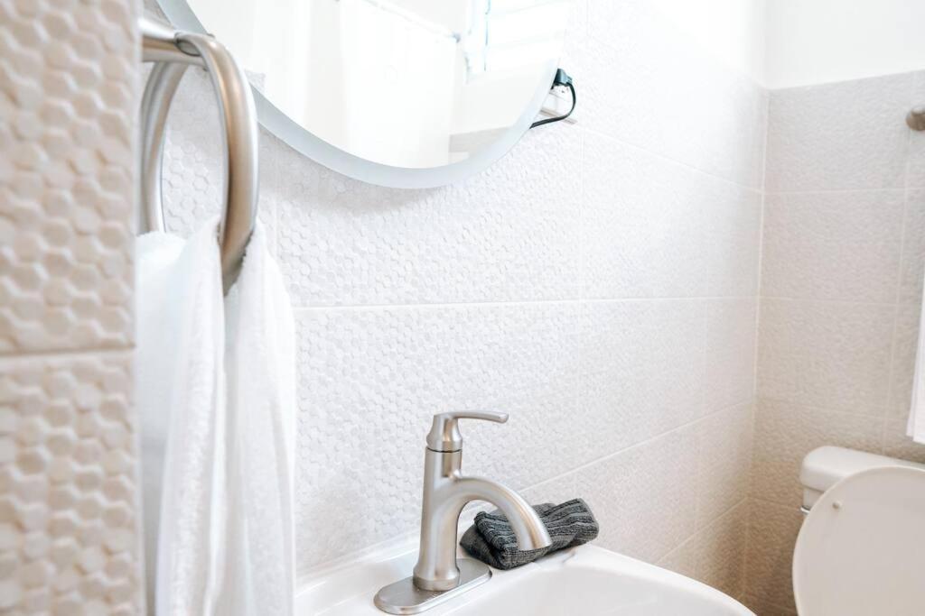 Comfy & Bright Apt @ Calle Loiza - Walk To Beach / Calle Loiza Abajo -N Apartment San Juan Bagian luar foto